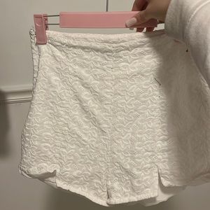 White flower print shorts